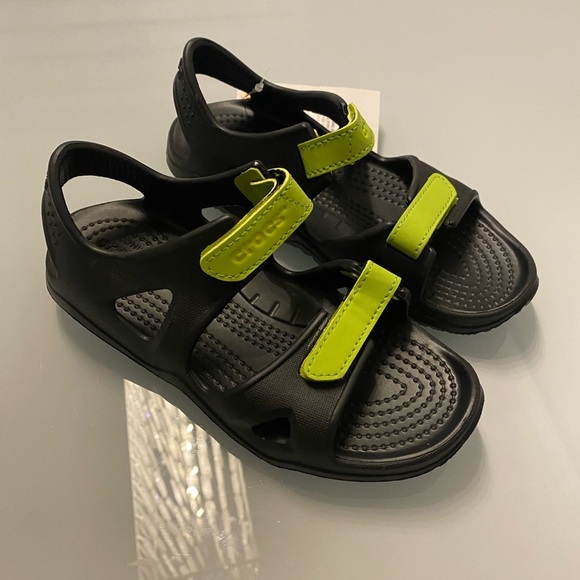 Crocs Swifter River Kids Black and Green Sandals C13 - Picture 2 of 8